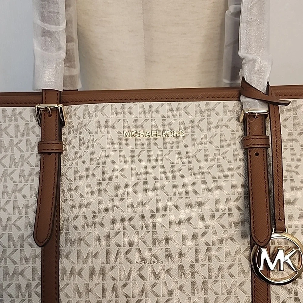 LARGE MICHEL KORS BAG. - Picture 2 of 12